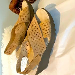 Sketchers Suede Sandles- Butterscotch Suede